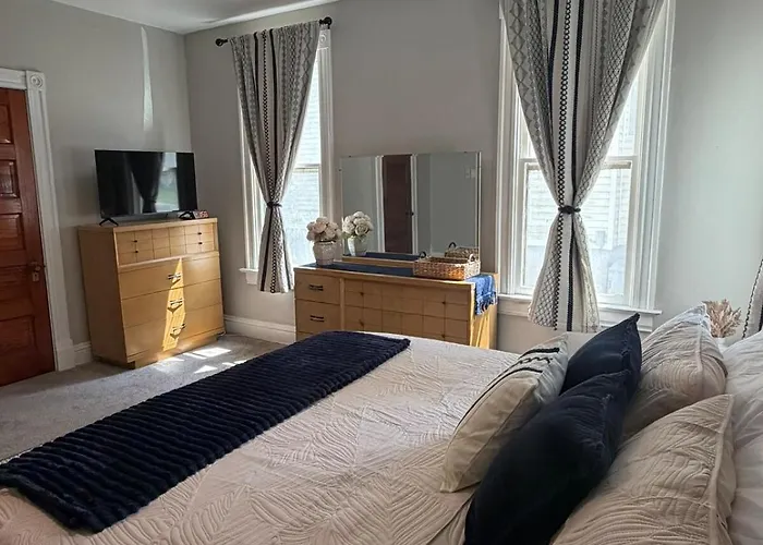 Hébergement de vacances Historic Leclaire - 3br, 2 King Beds&huge Loft