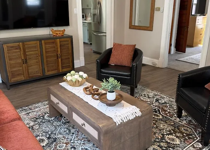 Historic Leclaire - 3br, 2 King Beds&huge Loft *